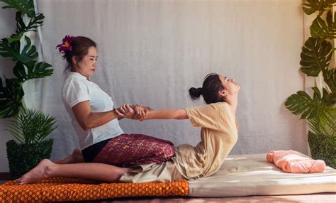 Thai fully body massage tips and benefits .